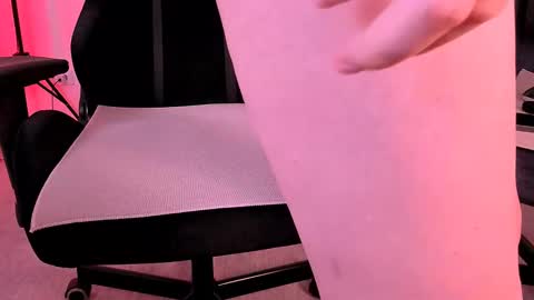 Snapshot of hottyblonds chatting on December 2024 04:22:01 AM Nessie and Jessie online show from December 2024 04:22:01 AM