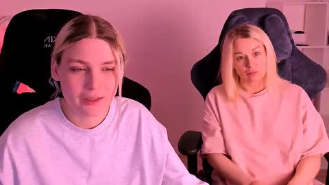 Snapshot of hottyblonds chatting on December 2024 06:45:01 AM Nessie and Jessie online show from December 2024 06:45:01 AM