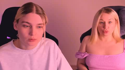 Snapshot of hottyblonds chatting on December 2024 10:01:02 PM Nessie and Jessie online show from December 2024 10:01:02 PM