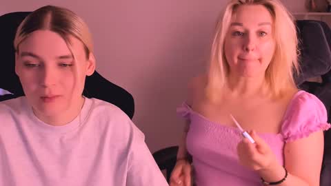 Snapshot of hottyblonds chatting on January 2025 01:37:02 PM Nessie and Jessie online show from January 2025 01:37:02 PM