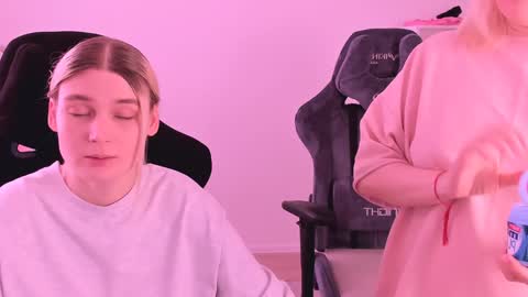 Snapshot of hottyblonds chatting on January 2025 12:38:02 PM Nessie and Jessie online show from January 2025 12:38:02 PM