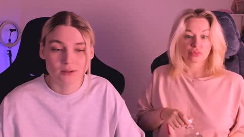 Snapshot of hottyblonds chatting on January 2025 03:23:02 PM Nessie and Jessie online show from January 2025 03:23:02 PM