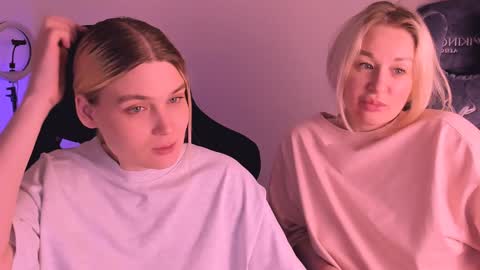 Snapshot of hottyblonds chatting on January 2025 02:04:02 AM Nessie and Jessie online show from January 2025 02:04:02 AM