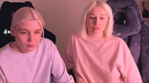 Snapshot of hottyblonds chatting on January 2025 02:24:02 PM Nessie and Jessie online show from January 2025 02:24:02 PM