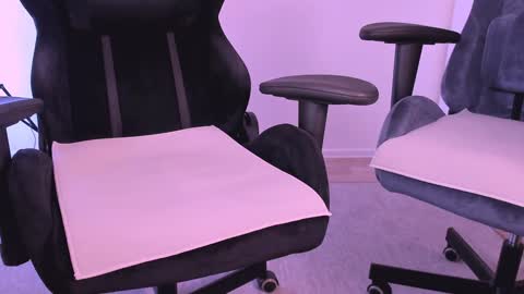 Snapshot of hottyblonds chatting on January 2025 05:26:02 PM Nessie and Jessie online show from January 2025 05:26:02 PM