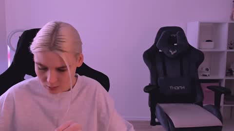 Snapshot of hottyblonds chatting on February 2025 11:05:02 AM Nessie and Jessie online show from February 2025 11:05:02 AM