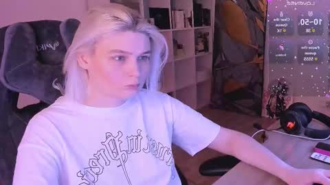 Snapshot of hottyblonds chatting on February 2025 03:49:02 PM Nessie and Jessie online show from February 2025 03:49:02 PM