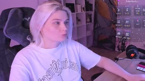 Snapshot of hottyblonds chatting on February 2025 06:54:02 PM Nessie and Jessie online show from February 2025 06:54:02 PM