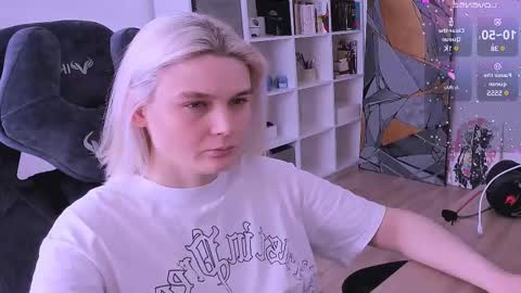 Snapshot of hottyblonds chatting on February 2025 12:36:02 PM Nessie and Jessie online show from February 2025 12:36:02 PM