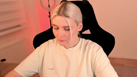 Snapshot of hottyblonds chatting on February 2025 04:13:02 PM Nessie and Jessie online show from February 2025 04:13:02 PM