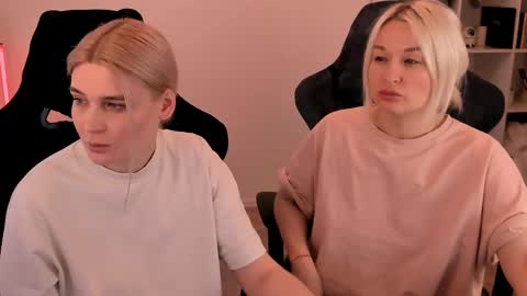 Snapshot of hottyblonds chatting on March 2025 02:30:02 PM Nessie and Jessie online show from March 2025 02:30:02 PM