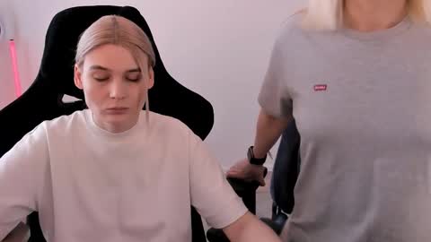 Snapshot of hottyblonds chatting on March 2025 10:30:02 AM Nessie and Jessie online show from March 2025 10:30:02 AM