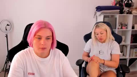 Snapshot of hottyblonds chatting on September 2025 10:38:02 AM Nessie and Jessie online show from September 2025 10:38:02 AM