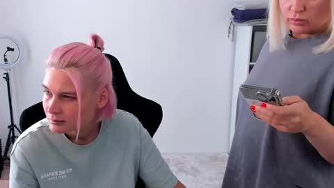 Snapshot of hottyblonds chatting on September 2025 10:53:02 AM Nessie and Jessie online show from September 2025 10:53:02 AM