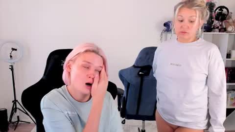 Snapshot of hottyblonds chatting on October 2025 10:58:02 AM Nessie and Jessie online show from October 2025 10:58:02 AM