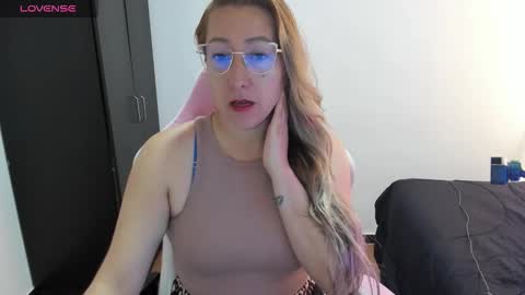 hottychrystal online show from May 2026 01:05:01 PM