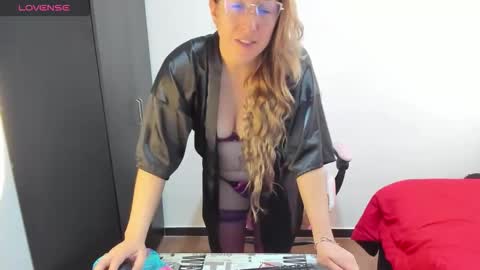 hottychrystal online show from May 2026 01:19:01 PM