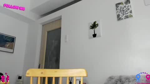 crishinahotty online show from March 2025 09:00:01 AM