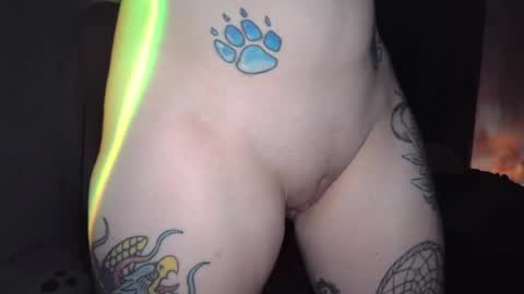 Snapshot of hotwetfreak chatting on April 2026 04:45:02 AM Lili Vixen online show from April 2026 04:45:02 AM