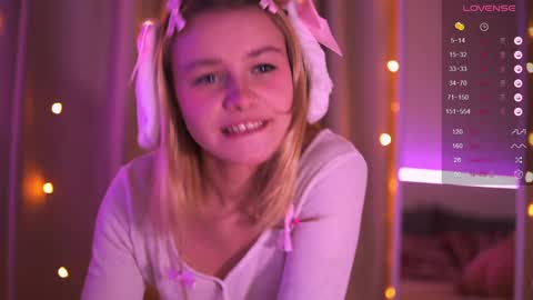 Snapshot of howimeturmum chatting on December 2024 10:44:02 AM ash. see u on sunday online show from December 2024 10:44:02 AM