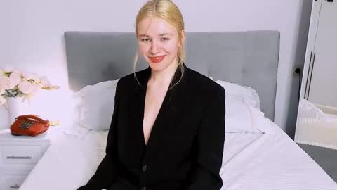 Snapshot of howimeturmum chatting on November 2025 04:18:02 PM ash. see u on sunday online show from November 2025 04:18:02 PM