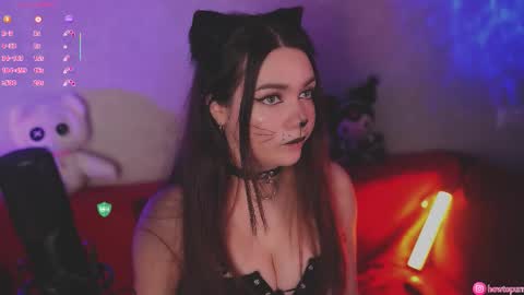 Mia online show from October 2025 05:35:01 PM