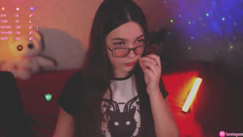 Mia online show from October 2025 04:51:01 PM