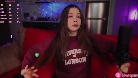 Mia online show from December 2025 05:17:01 PM