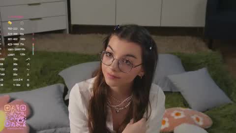 Diane online show from October 2025 07:04:02 PM