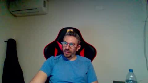 Snapshot of huge__cumshot chatting on February 2026 06:06:02 PM huge__cumshot online show from February 2026 06:06:02 PM