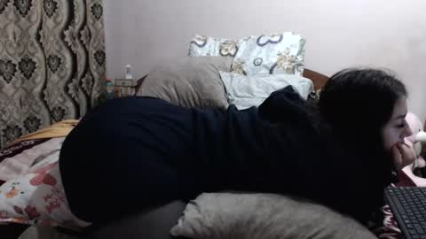 hugeassdevil online show from April 2026 05:49:01 AM