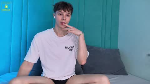 Snapshot of hugebangins_ chatting on September 2025 10:20:01 AM ANTHONY online show from September 2025 10:20:01 AM