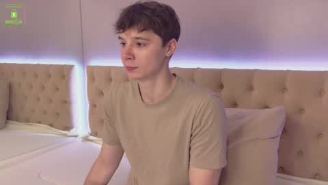 Snapshot of hugebangins_ chatting on October 2025 10:43:02 AM ANTHONY online show from October 2025 10:43:02 AM