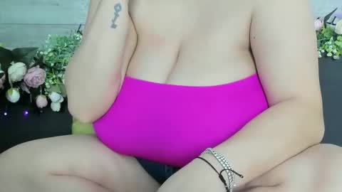 Snapshot of hugeboobserin chatting on February 2026 05:23:01 AM Erin online show from February 2026 05:23:01 AM