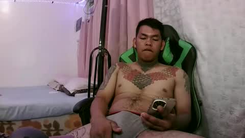 Snapshot of hugecock_jr chatting on November 2025 12:19:02 PM JR online show from November 2025 12:19:02 PM