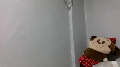 Snapshot of hugecockbella04 chatting on October 2025 05:24:02 PM Bella Fox online show from October 2025 05:24:02 PM