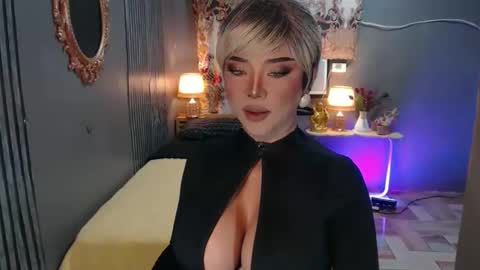 Snapshot of hugecockchristine chatting on December 2025 05:20:02 PM Christine online show from December 2025 05:20:02 PM