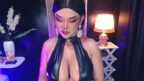 Christine online show from April 2026 06:47:02 PM