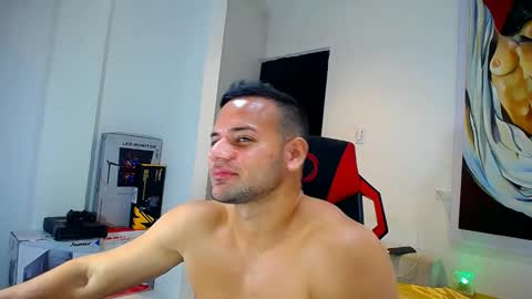 Snapshot of hugo_19cm chatting on November 2025 05:06:02 AM hugo19cm online show from November 2025 05:06:02 AM