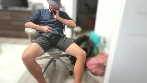 hungbistud916 online show from December 2025 06:00:01 AM