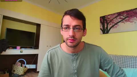 Snapshot of hungeddy chatting on December 2025 08:52:01 AM Eddy online show from December 2025 08:52:01 AM