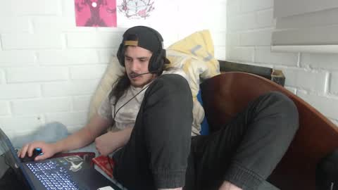 Snapshot of hungweeb chatting on February 2025 04:12:01 AM Rod online show from February 2025 04:12:01 AM