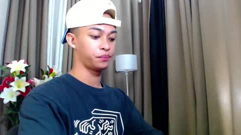 Snapshot of hunk_edward chatting on June 2026 08:57:02 AM hunk_edward online show from June 2026 08:57:02 AM