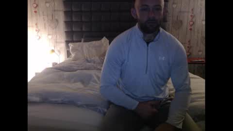 Snapshot of hunterandesme chatting on January 2025 07:03:01 AM HunterandEsme online show from January 2025 07:03:01 AM