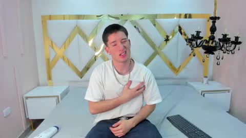 hunterheat_ online show from September 2025 11:43:01 AM