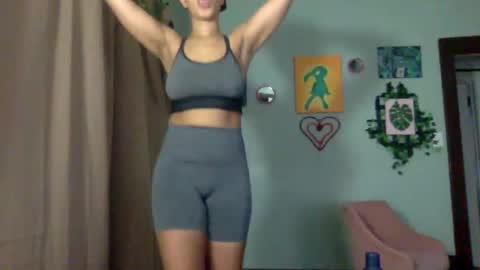 Snapshot of hunyybunz chatting on January 2025 04:16:01 PM Goddess Hunyy online show from January 2025 04:16:01 PM