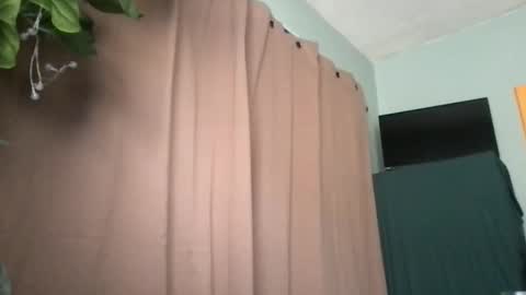 Snapshot of hunyybunz chatting on December 2025 03:32:01 PM Goddess Hunyy online show from December 2025 03:32:01 PM