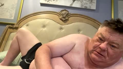 Snapshot of hypnotizing4u chatting on March 2026 12:33:01 PM hypnotizing4u online show from March 2026 12:33:01 PM