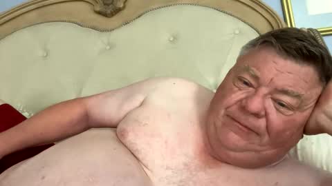 Snapshot of hypnotizing4u chatting on May 2026 01:05:02 PM hypnotizing4u online show from May 2026 01:05:02 PM