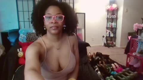 Snapshot of hysteriaheels chatting on June 2026 10:27:02 PM HysteriaHeels online show from June 2026 10:27:02 PM